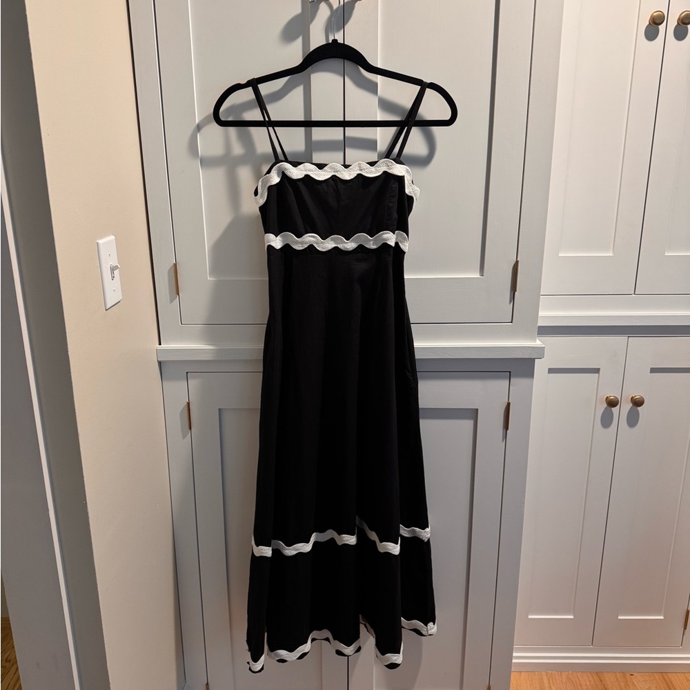 Elegant Black and White Maxi Dress